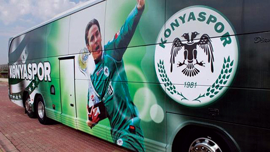 Det var i tyrkiske Konyaspor han begynte å oppfylle potensialet sitt, og ble lagets største stjerne der bildet av ham preget spillerbussen.